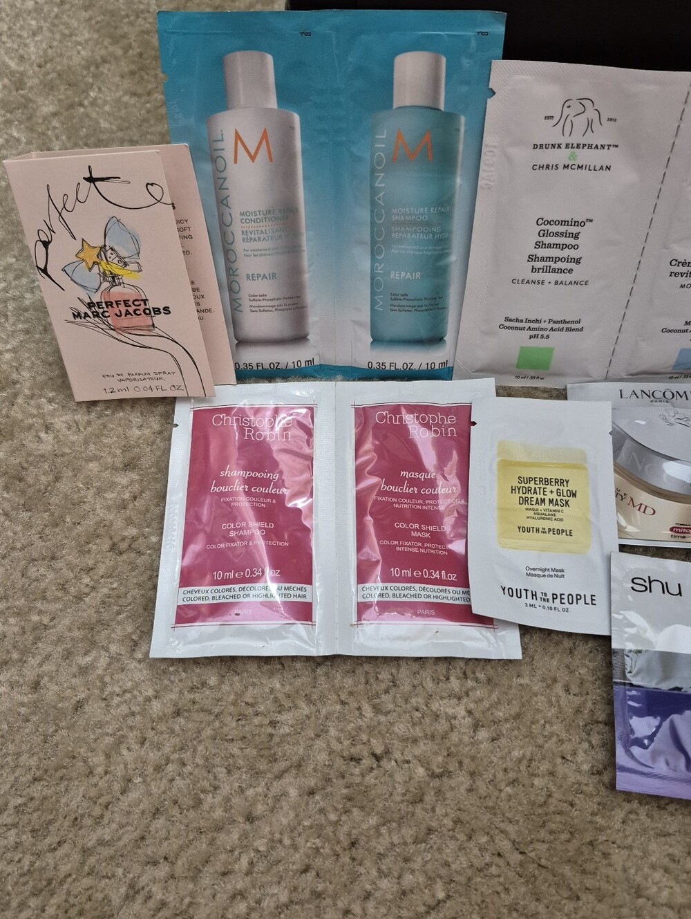 Women’s Skincare Sample Set by Various Recognizable Brands -29 Pieces With Case - Picture 6 of 9
